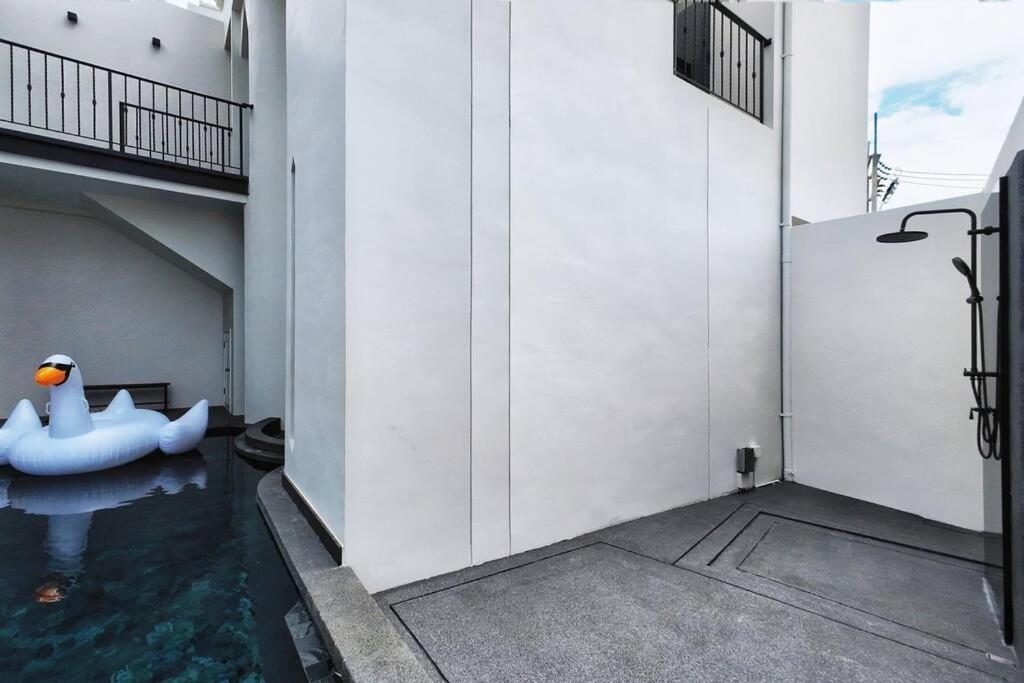 Pupae Pool Inara Villa Pattaya