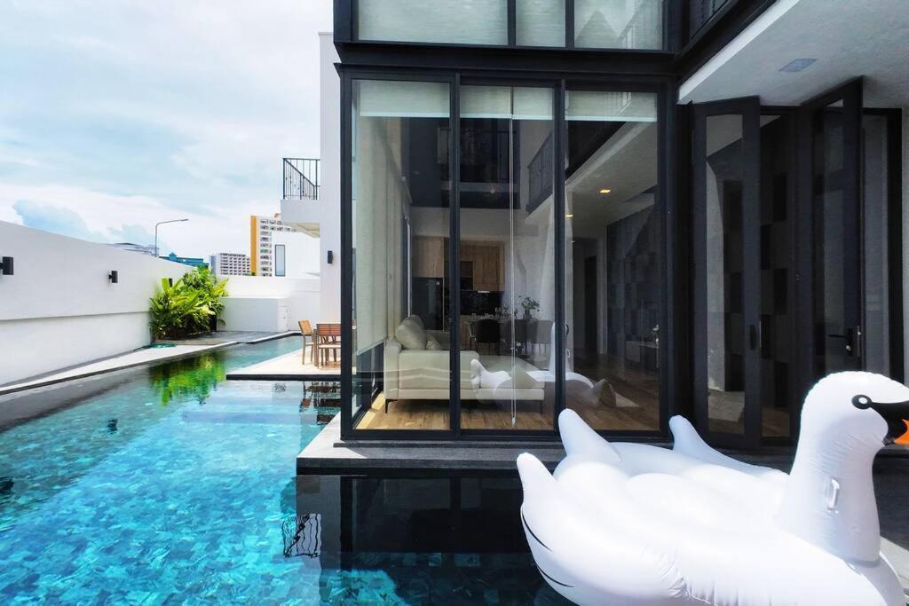 Pupae Pool Inara Pattaya
