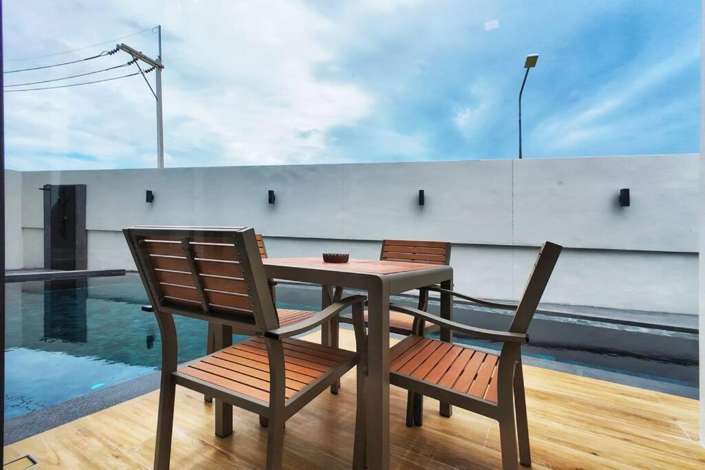 Pupae Pool Inara Villa *