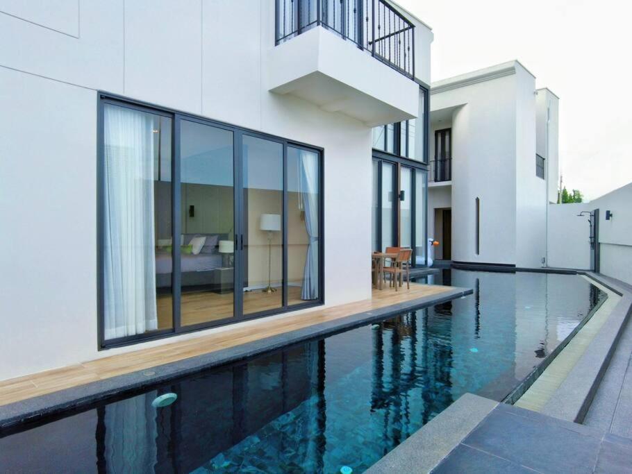 Pupae Pool Inara Pattaya