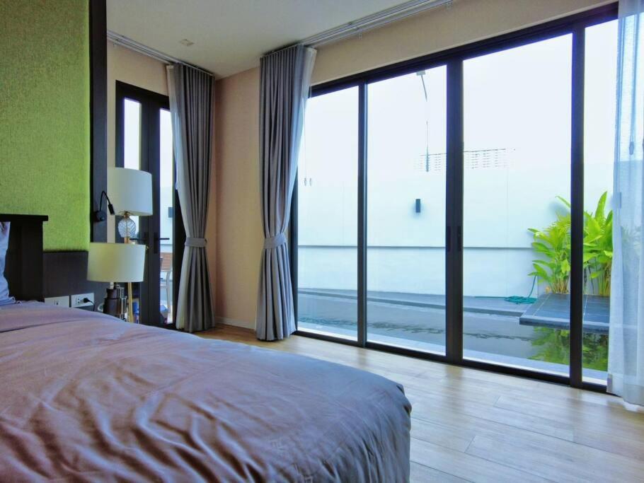 Pupae Pool Inara Villa Pattaya